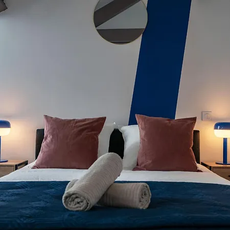 Les Stins - Climatises - Centre Apartament *